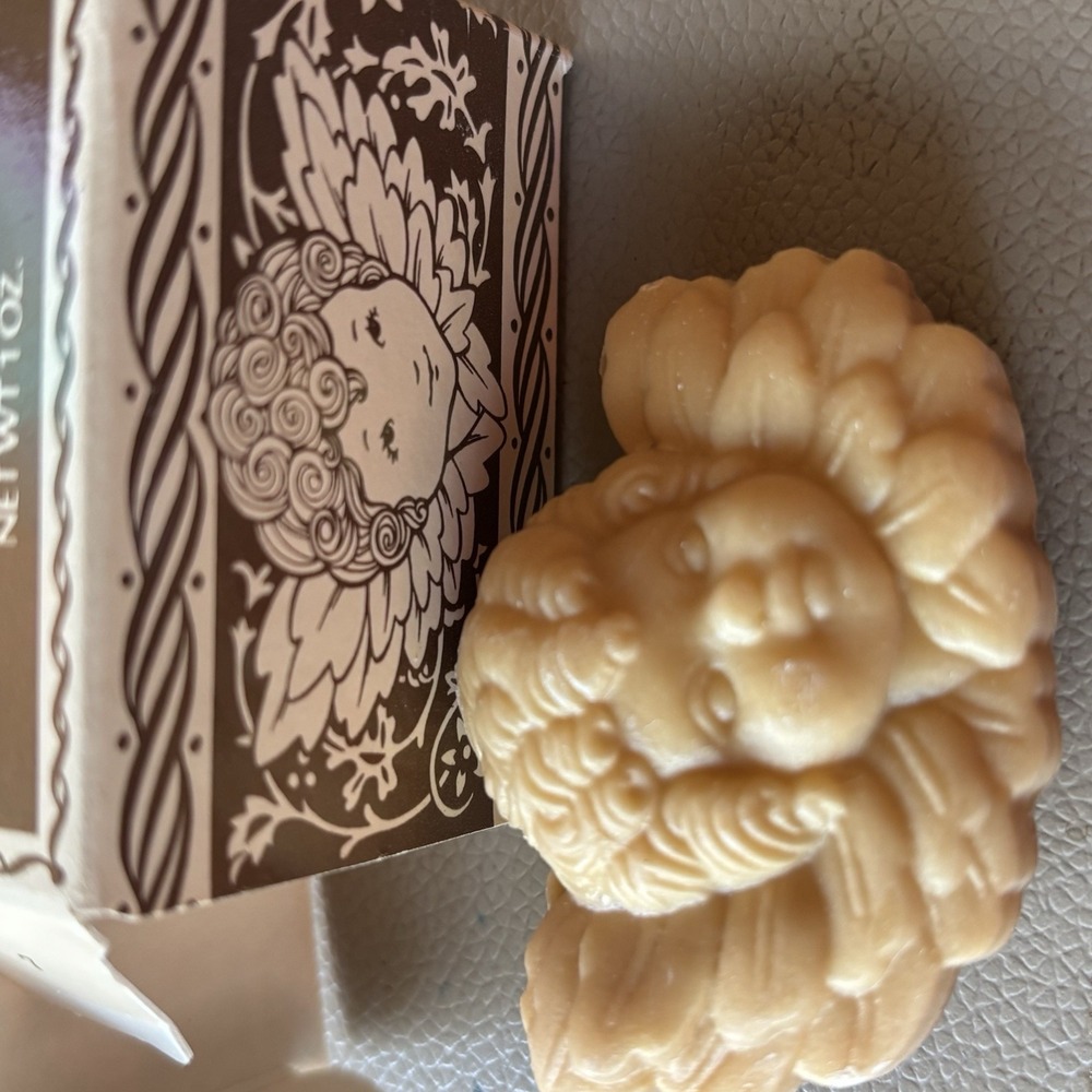 Vintage Avon, Holiday Soaps, (Set Of 4) Two Doves, One Bell, One‎ Angel NIB - Picture 2 of 4